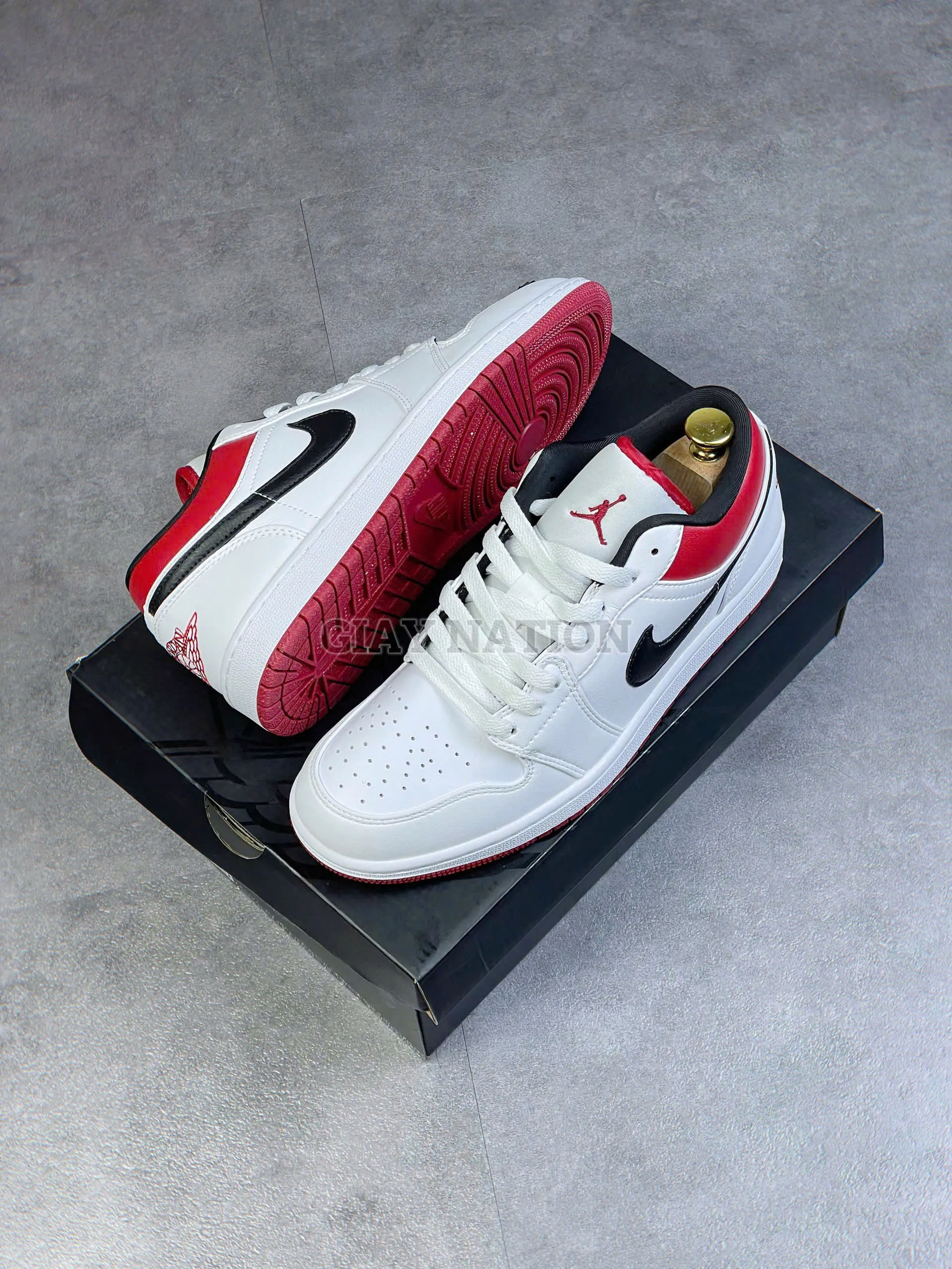 Giay-jordan-low-white-gym-red-2.webp Giay-jordan-low-white-gym-red-2.webp