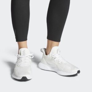 Giày-adidas-alphabounce-trắng-beyond-trên-chân.jpg