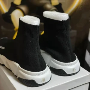 Giày-balenciaga-speed-run-7.webp