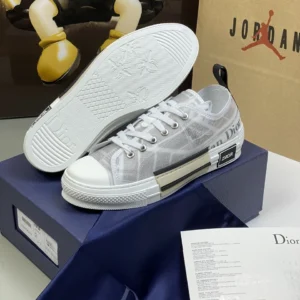Giày-cv-dior-báo-like-auth-3.webp
