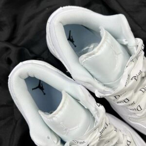 Giày-jordan-low-quilted-white-x-dior-thấp-2.jpeg