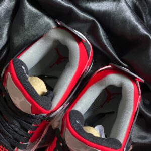 Giày-jordan-4-retro-red-toro-bravo-5.jpeg