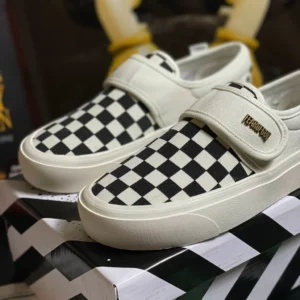 Giày-vans-slip-on-caro-quai-dán-1.webp