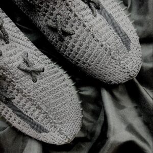 Giày-yeezy-350-black-stt-3.jpeg