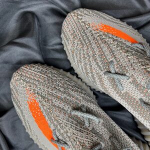 Giày-yeezy-350-v2-beluga-4.jpeg