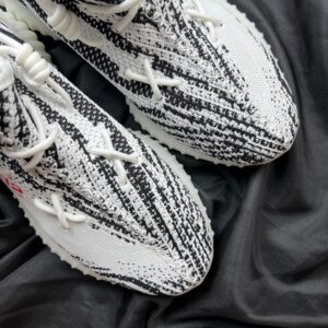 Giày-yeezy-350-v2-zebra-6.jpeg