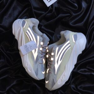 Giày-yeezy-700-static-lót-3-màu-01.jpeg