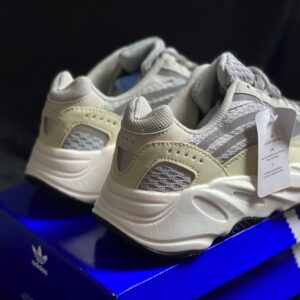 Giày-yeezy-700-static-lót-3-màu-04.jpeg