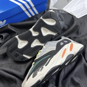 Giày-yeezy-700-wave-runner-4.jpeg